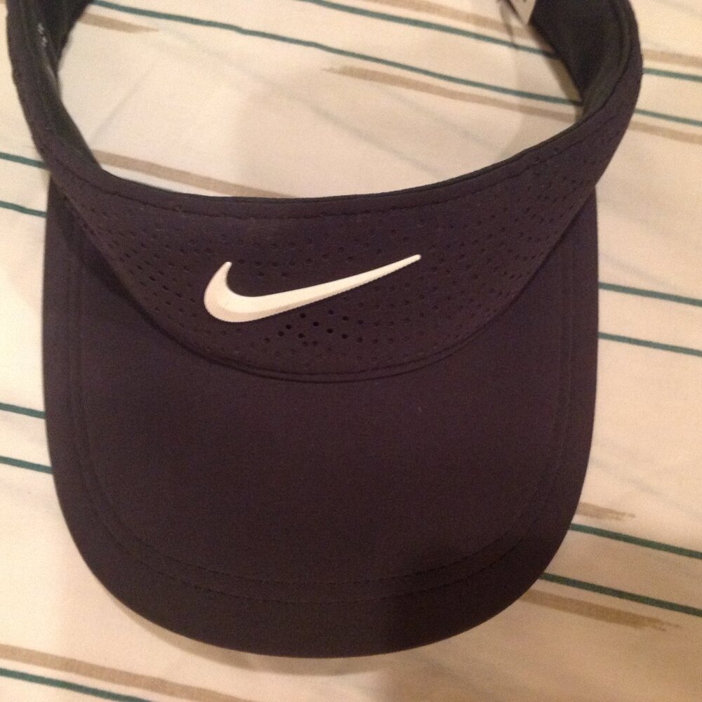 Nike  Visor - Picture 6 of 11